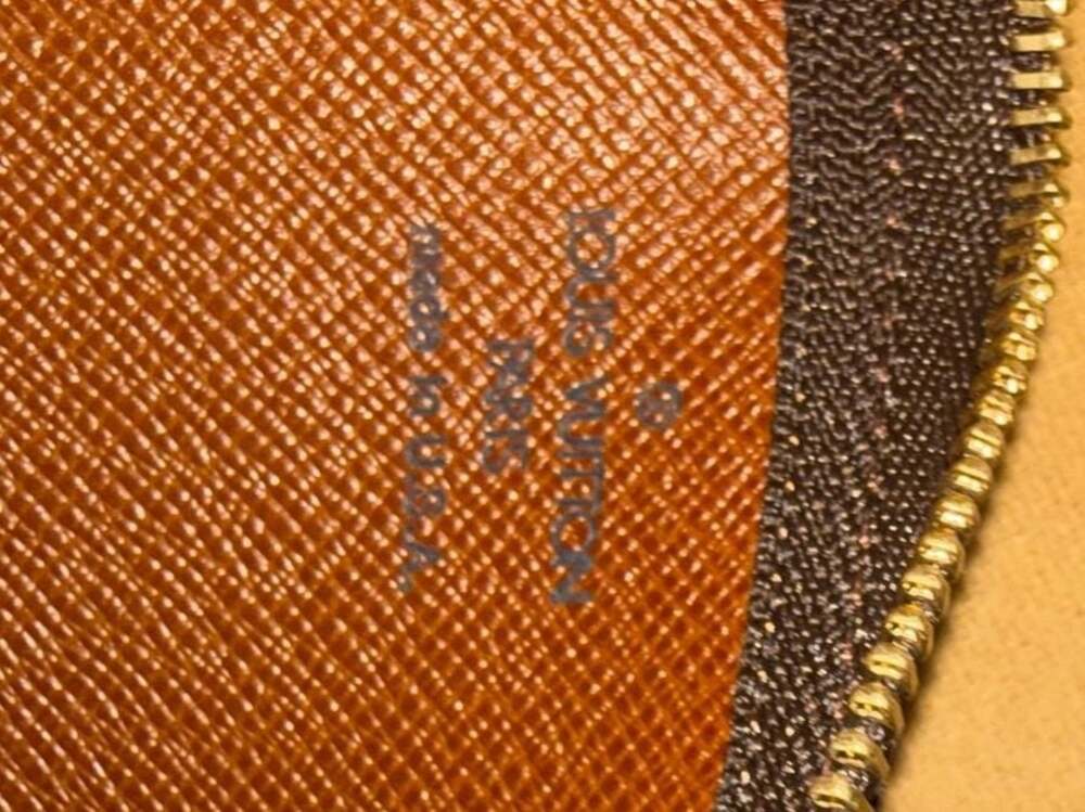 Louis Vuitton Monogram Canvas Key Pouch Cles with dust cover and box - Picture 3 of 16